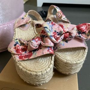 Floral print platform sandals